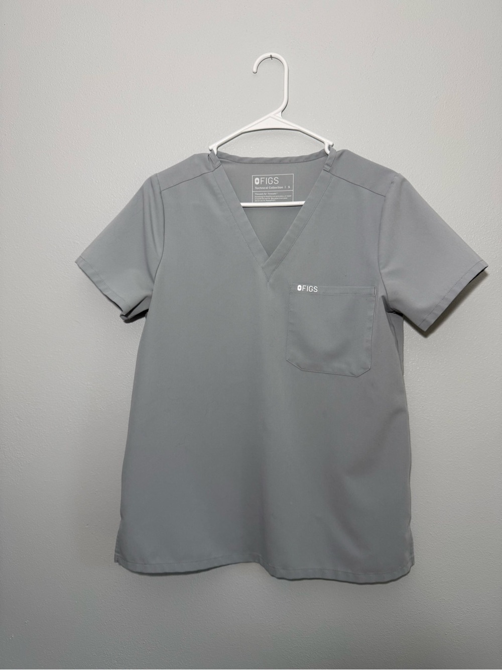 FIGS Women’s Silver Arrows Tall Scrub Set